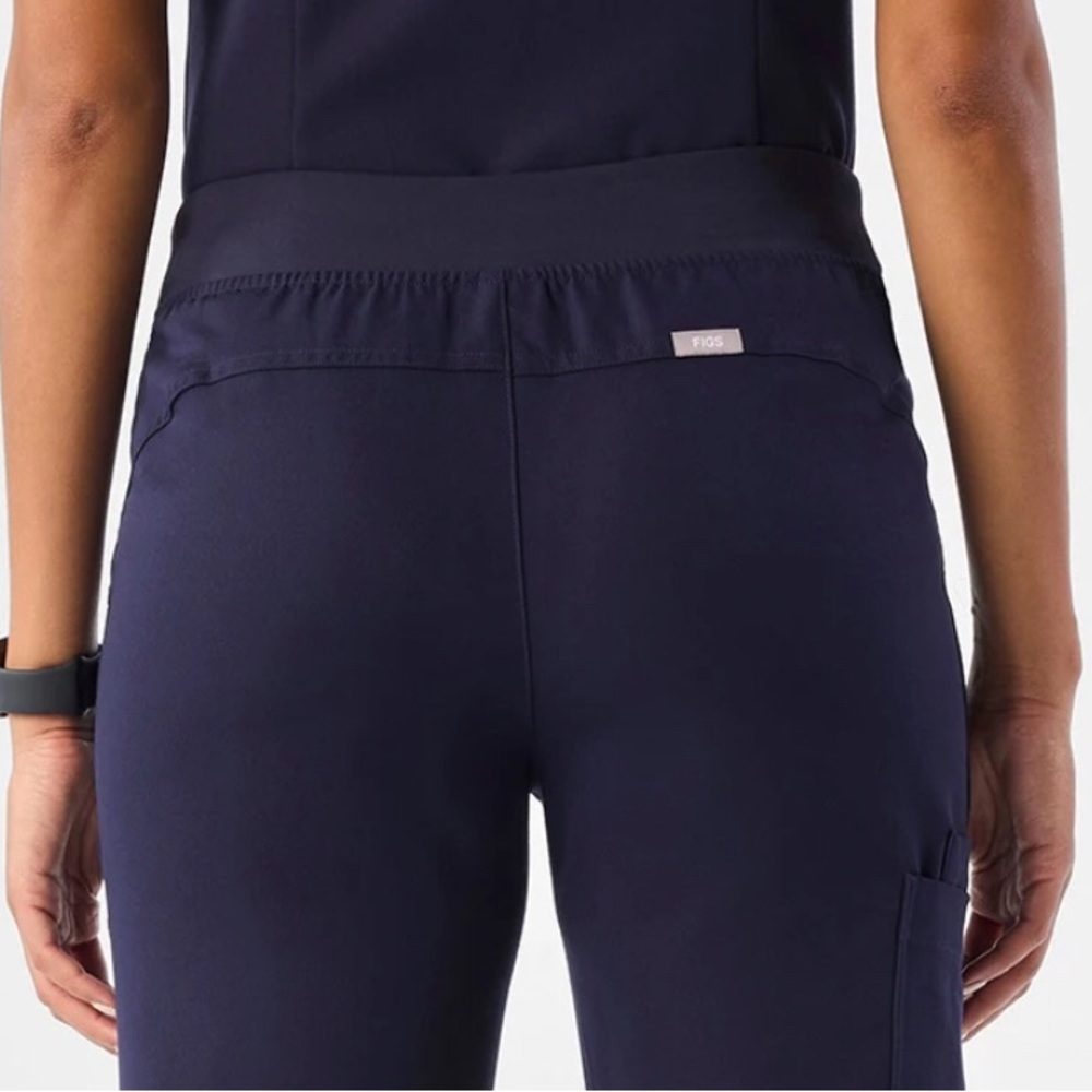 Figs Navy Blue Scrub 3 Pocket Top & Jogger Set Size Medium - Picture 3 of 4